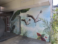 908272 Afbeelding van de 'tropische' muurschildering in de onderdoorgang van het appartementencomplex Korte ...